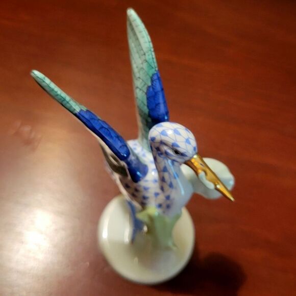 Skully & Skully Heren Porcelain Handmade, Handpainted Blue Fishnet Stork & Baby - Picture 5 of 8